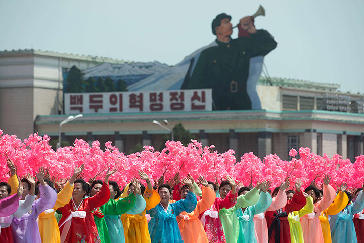 North-Korean-women-wearin-007.jpg
