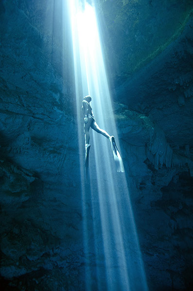 Free diving: Cenote Mexico 