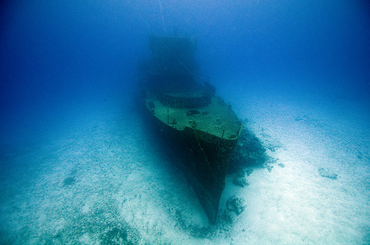 Free diving: Wreck off the island of Cozumel, Mexico