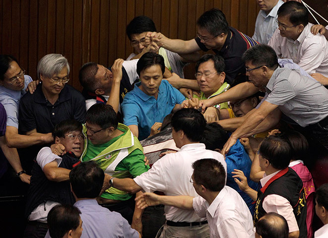 Scuffles-in-the-Yuan-Taip-002.jpg
