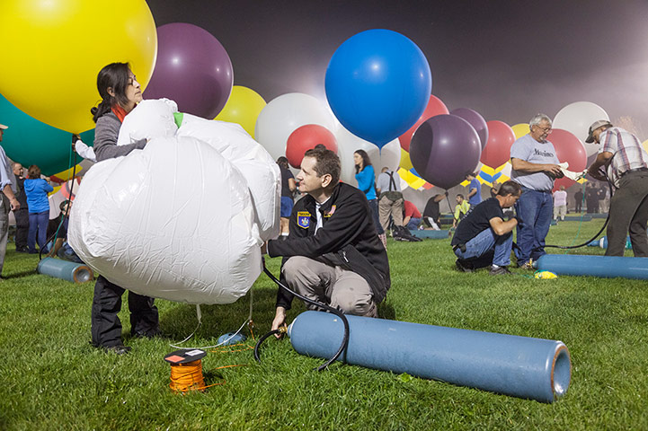 Jonathan Trappe and his balloon cluster