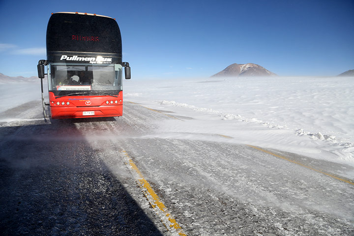 Andes crossing: Bus at 4,900m, Andes