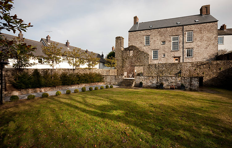 Cool Cottages:Carmarthen.: Great House exterior