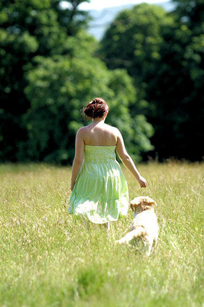 GreatSummerHolidayPhotos: Woman and puppy in English countryside