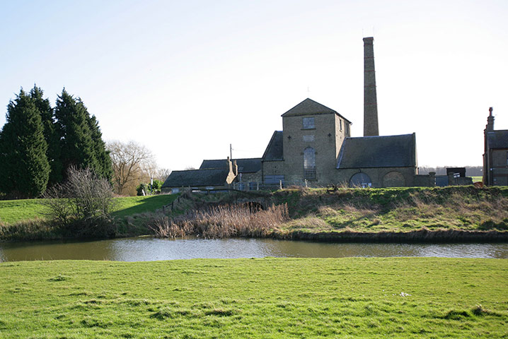 Cool Cottages:Cambridgesh: Stoker's Cottage EXT