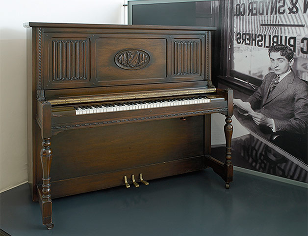 Red Star Line: Irving Berlin's piano, Red Star Line Museum