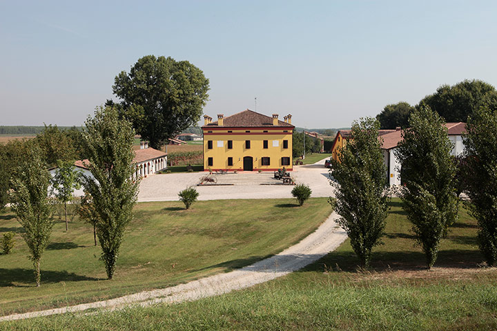 River Po cycle path: Cascina near Suzzara