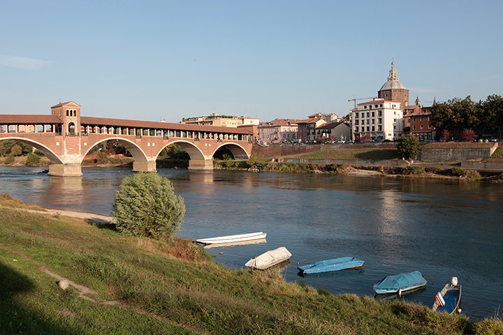 River Po cycle path: A view of Pavia
