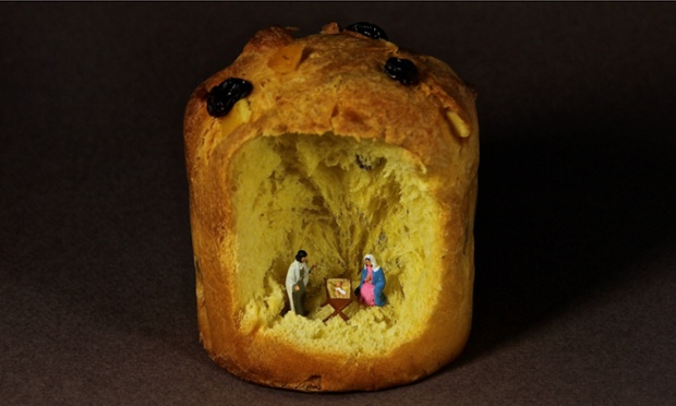 A nativity scene inside a pannatone