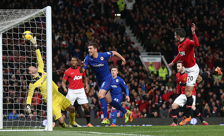 Tuesday's games: Van Persie scores