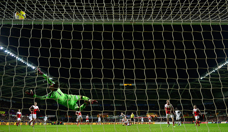 Tuesday's games: Jonjo Shelvey hits the bar