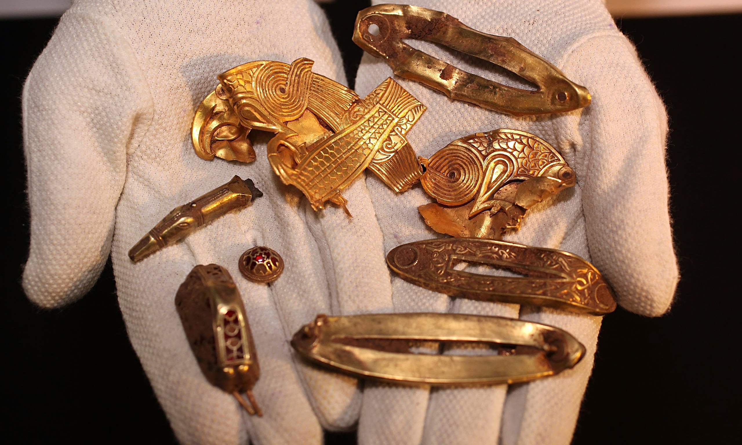 Staffordshire Hoard Research Reveals Secret Of Anglo Saxon gold 