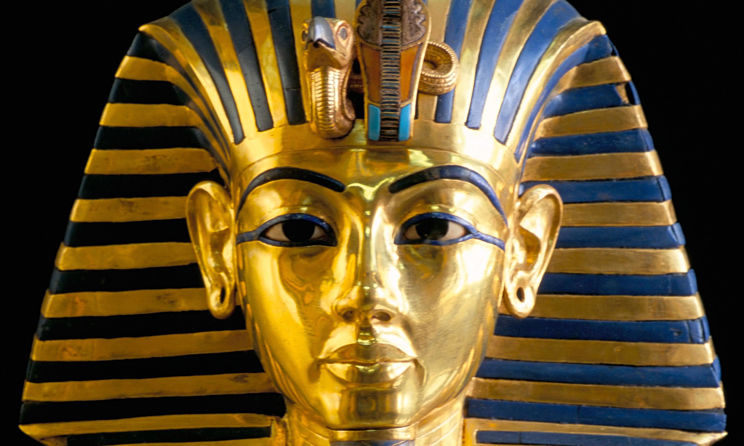 Золотая маска фараона Тутанхамона (XIV В. до н.э.)