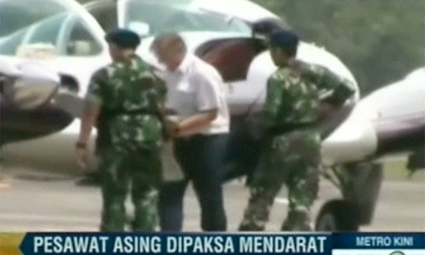Australian pilots forced to land by Indonesian Air Force video