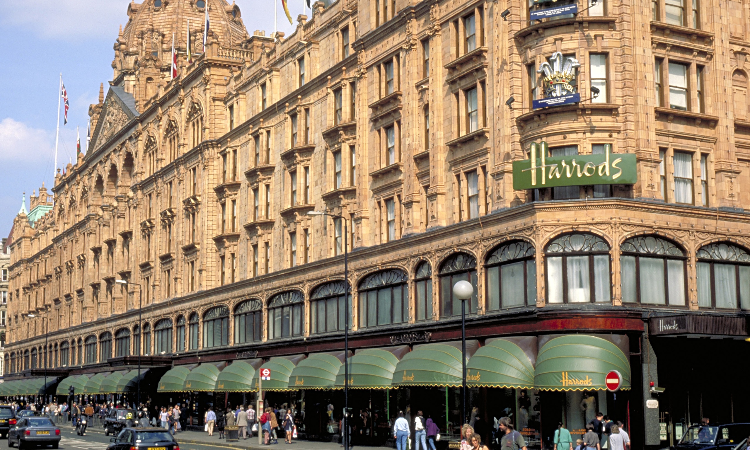 Harrods pays Qatari owners £118m dividend after record year | Business