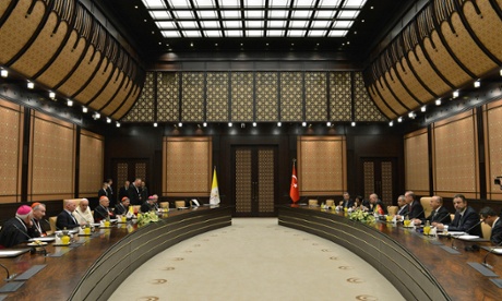 Erdoğan, fourth right, and Pope Francis, fourth left, at the new 1,000-room presidential palace.
