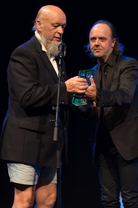 Michael Eavis accepts the Music Industry Trust Award 2014 from Lars Ulrich.