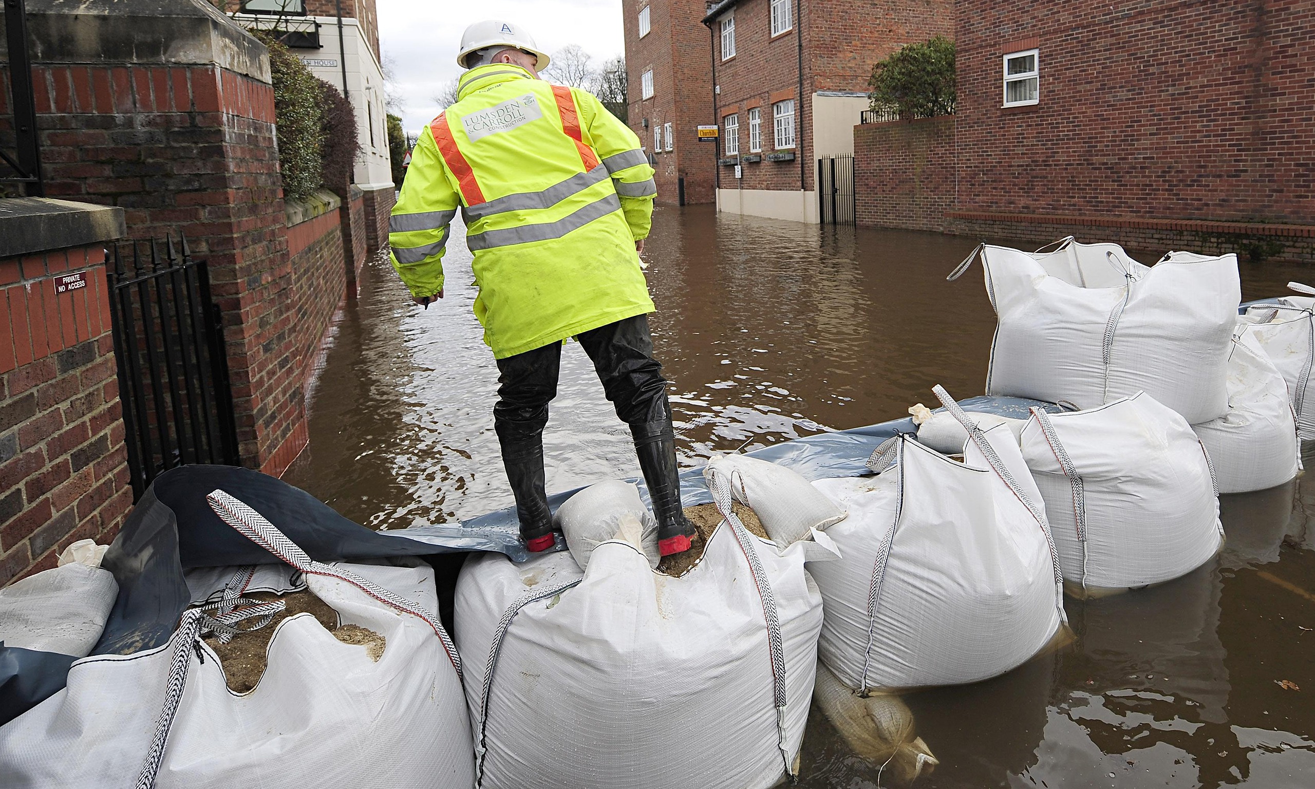 Sandbags ineffective compared with alternatives, say flooding experts