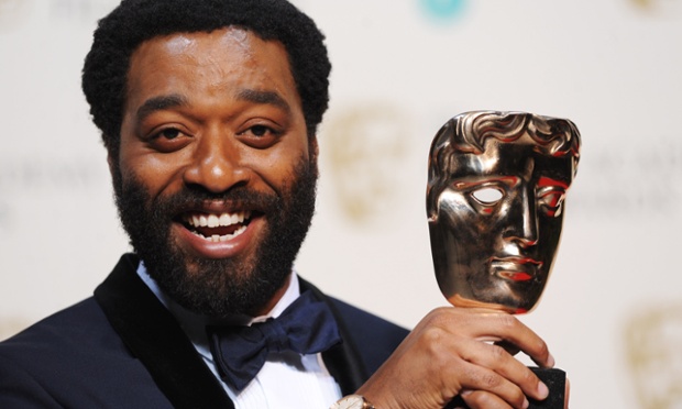 Chiwetel Ejiofor with his best actor award.