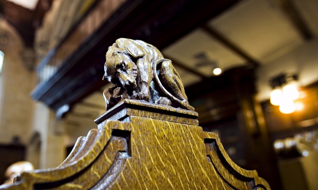 Senior judge calls for abolition of security cages from courtrooms