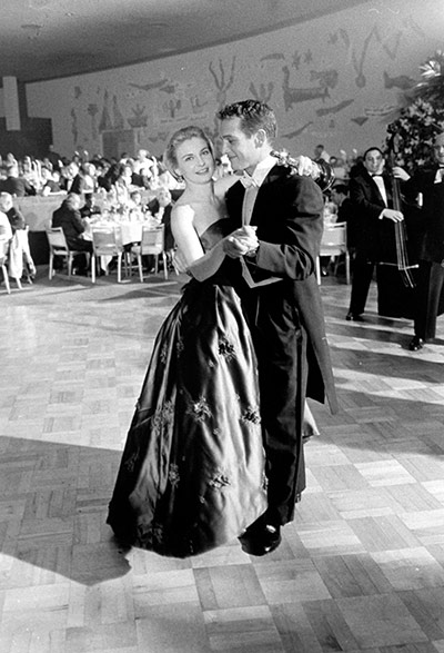 LIFE at the Oscars: Joanne Woodward and Paul Newman