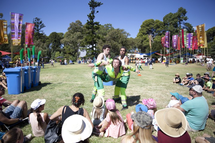 Womadelaide: Choreographed burlesque with bins from French group Cie Fracasse de 12