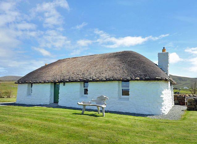 Cool Cottages Skye: TIGH NIGHEAN BHAN EXTERIOR