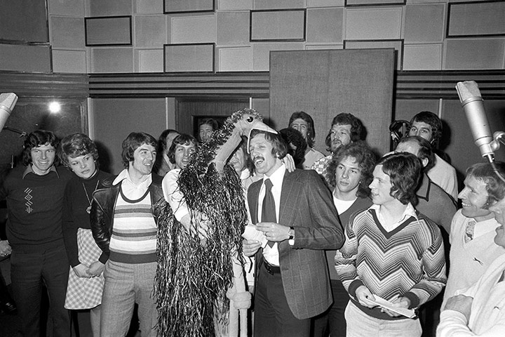 footballers singing: Bristol Rovers and Emu