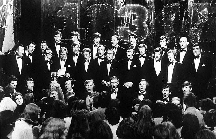 footballers singing: The 1970 England World Cup squad sing 