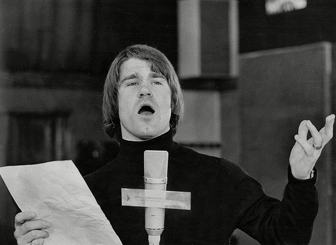 footballers singing: Dave Webb sings