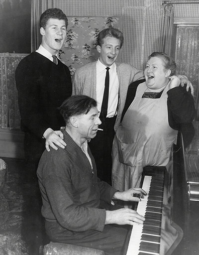 footballers singing: Denis Law 