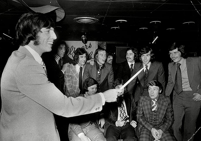 footballers singing: Martin Peters leads The Tottenham Choristers 