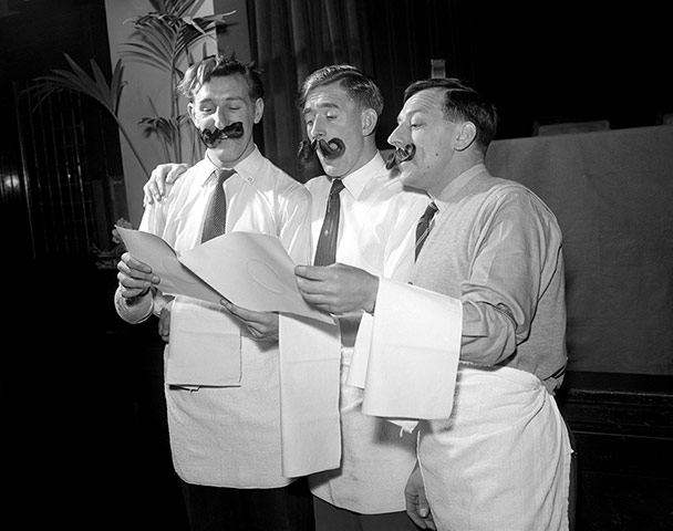 footballers singing: Tony Marchi, Danny Blanchflower and George Robb