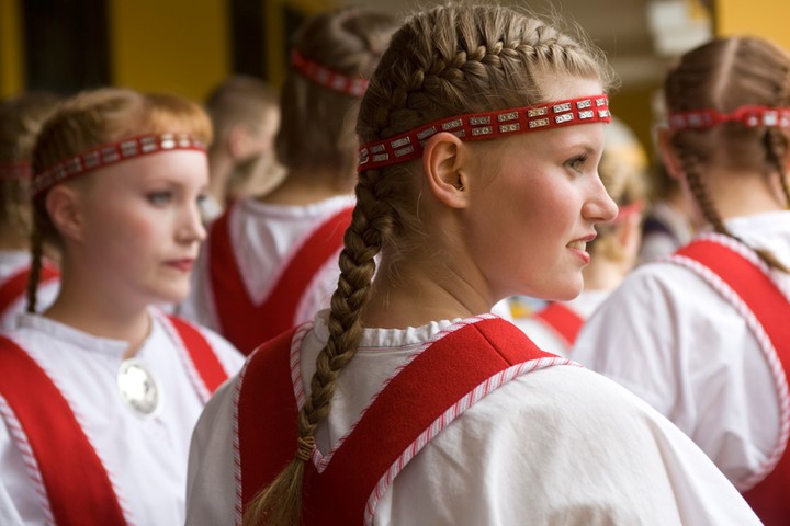 Pic quiz - national dress: Image six