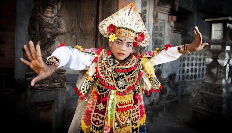 Pic quiz trad dress: Image seven