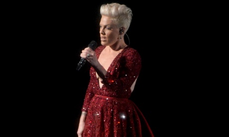 Pink sings Somwhere Over the Rainbow at the 86th Academy Awards