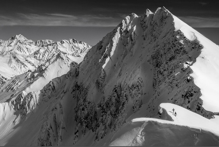 Killer Loop Click: Hiking, Mont Blanc backdrop