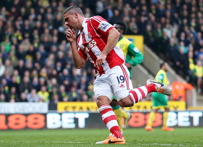 Saturday Round-up: Jonathan Walters celebrates after equalising from the penalty spot