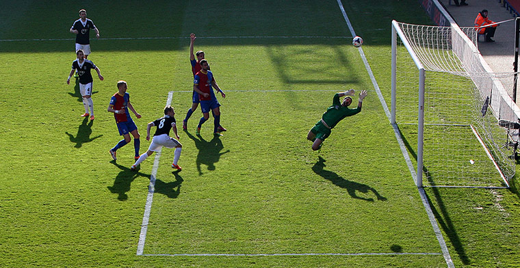 Saturday Round-up: Southampton's Steven Davis, centre, has a shot on goal