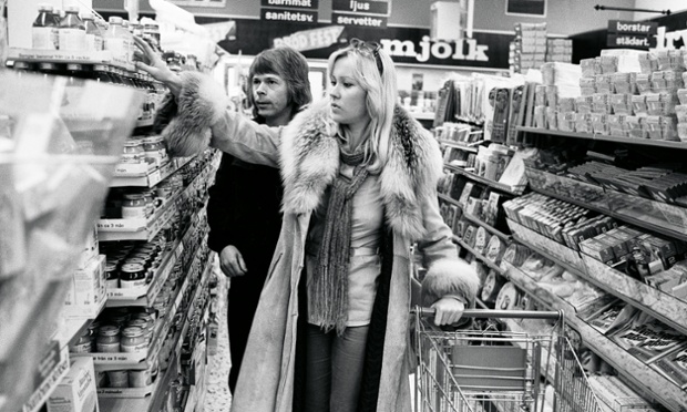 Bjorn and Agnetha shop in a Swedish supermarket during a photo shoot for Time magazine documenting their everyday life in 1978.