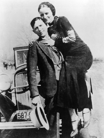 Portrait of American bank robbers Clyde Barrow and Bonnie Parker, circa 1933.
