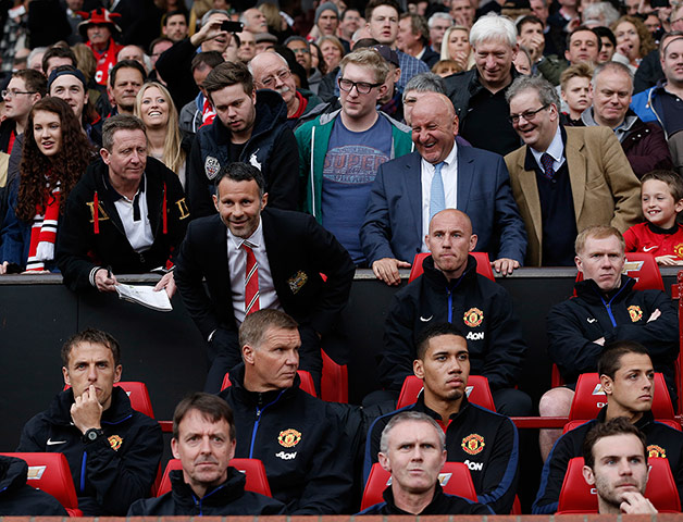 United v Norwich: Giggs takes his seat