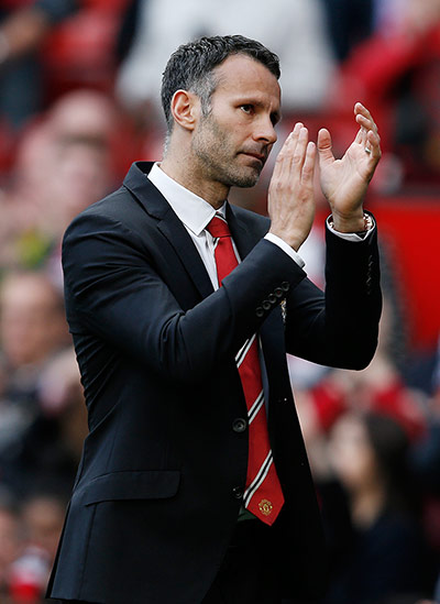 United v Norwich: Ryan Giggs walks off applauding