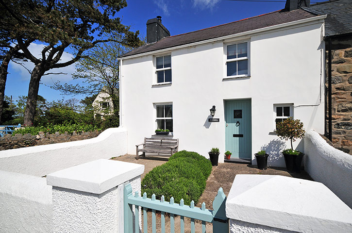 Cool Cottages:Lleyn : Peveril, Morfa Nefyn, exterior