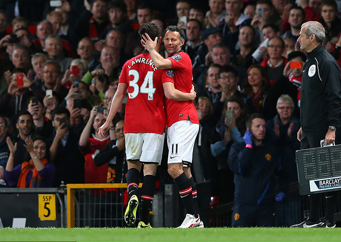 Hull Manchester United: Giggs comes on for what could be his last appearance at Old Trafford