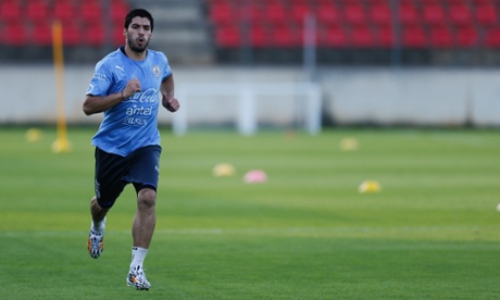 Uruguay's Luis Suárez runs during a training session in Sete Lagoas.