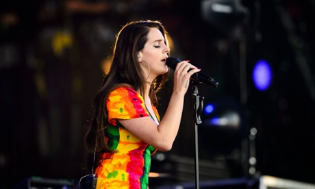 Lana del Rey on the Pyramid.