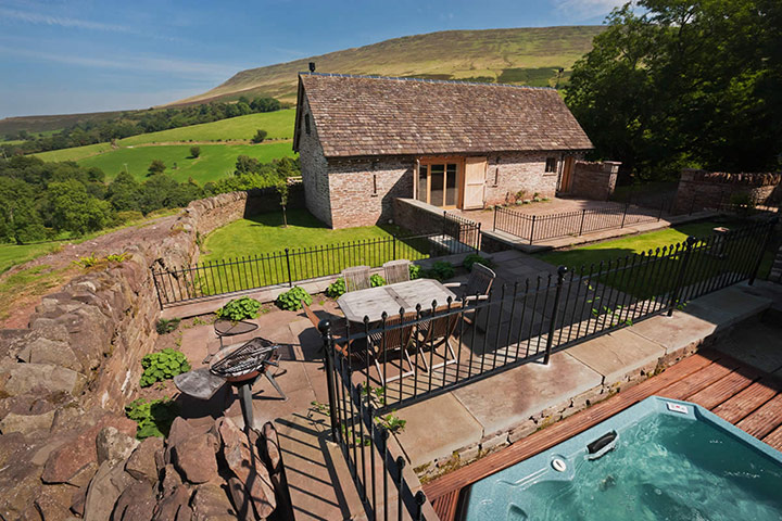 Cool Cottages Brecon: House in Hills