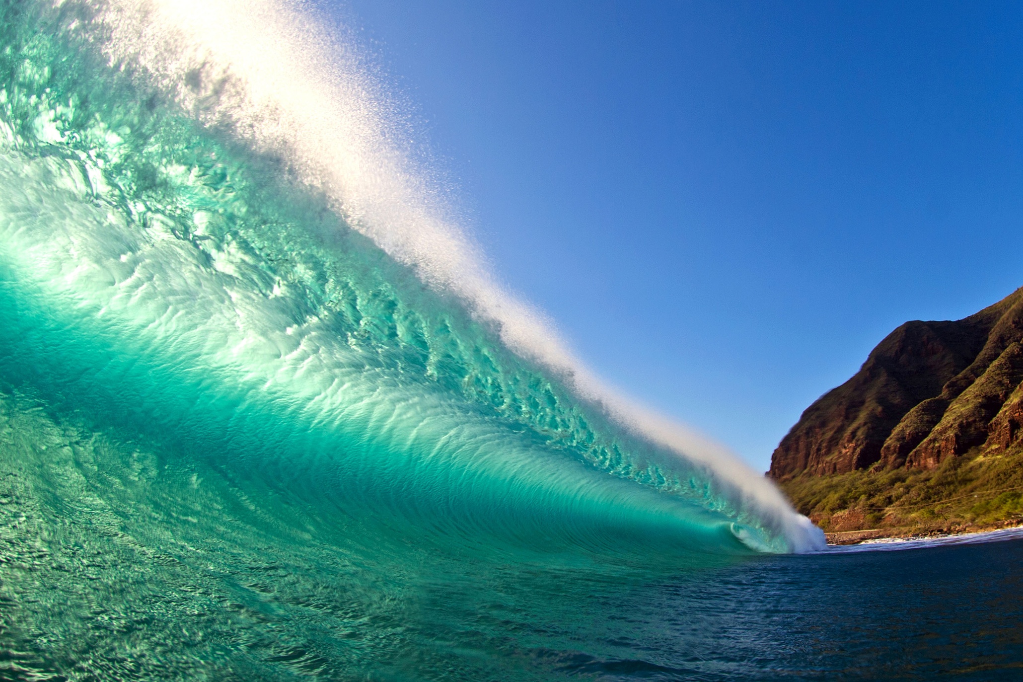 Hawaiis Spectacular Ocean Waves In Pictures Us News The Guardian