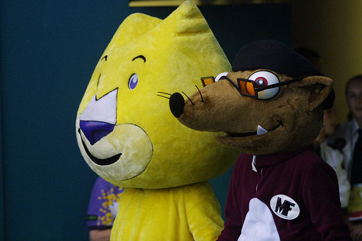 opening ceremonies: Mascots Kit and Mad Ferret